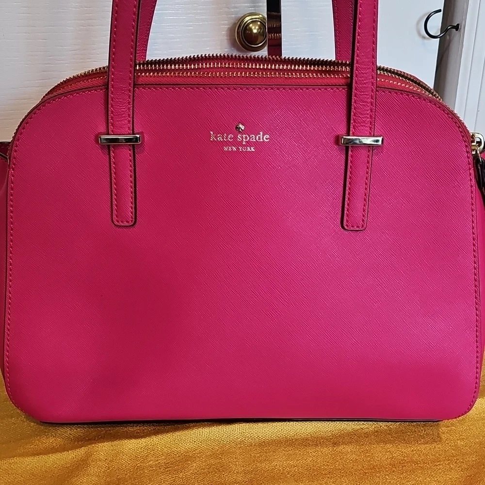 Kate Spade Cedar Street Elissa Shoulder Bag Like New Condition